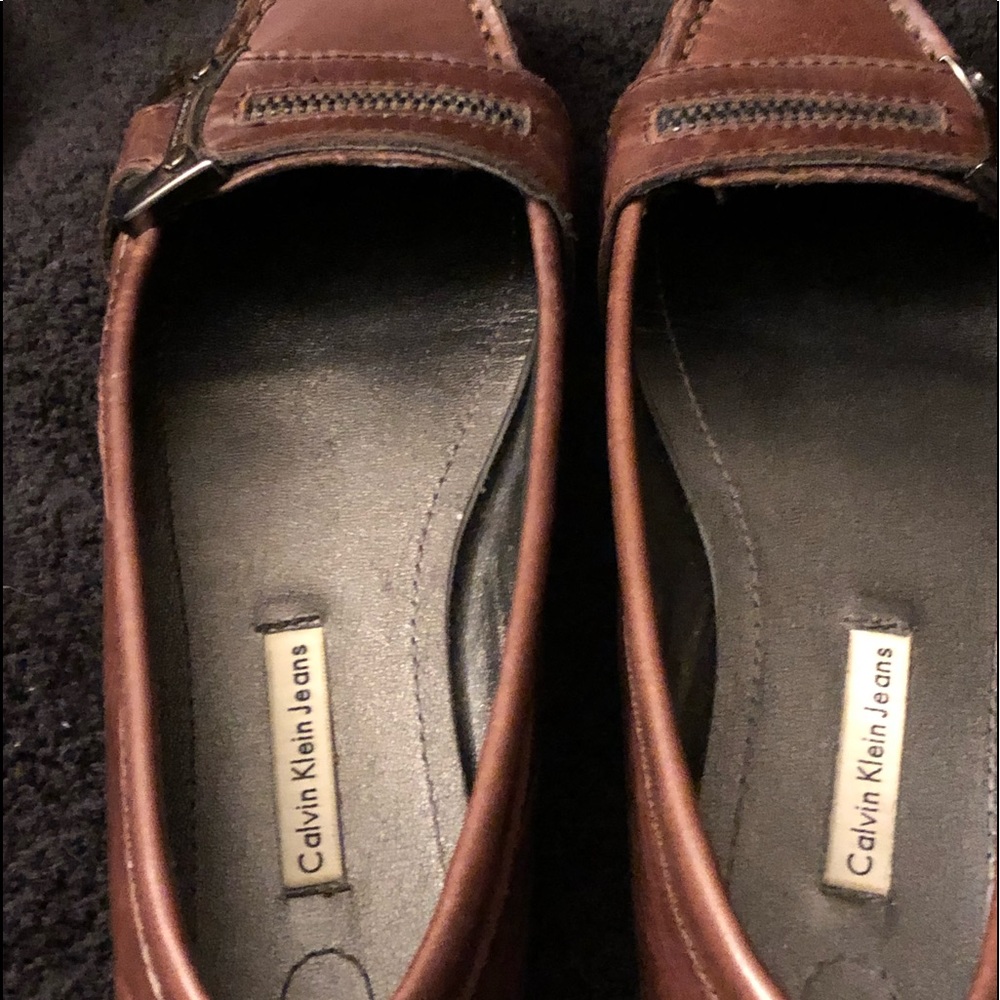 This loafers shoes is in very good condition.